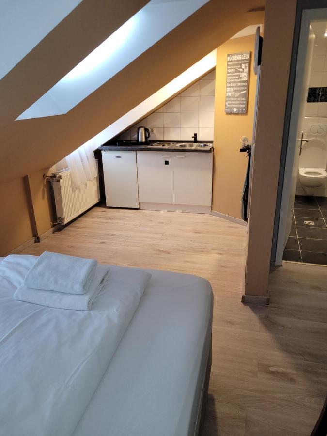 Hotel Franken An Der Messe Frankfurt am Main Bagian luar foto